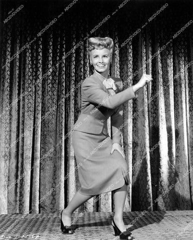 crp-18495 1945 Janet Blair sings title song for film Tonight and Every Night crp-18495