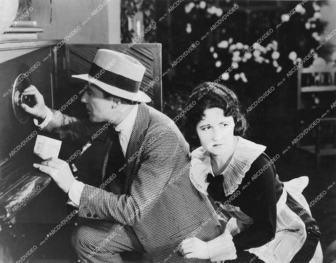 crp-18621 1920 Tom Moore, Hazel Daly cracking the safe silent film Stop Thief crp-18621