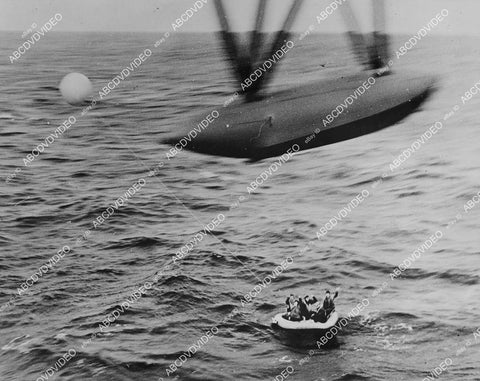 crp-01867 1945 Dramatic Rescue at Sea survivors of bomber downed in pacific 800 miles out crp-01867