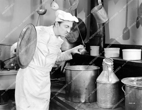 crp-18768 1940 Mischa Auer is the chef film Sandy Is a Lady crp-18768