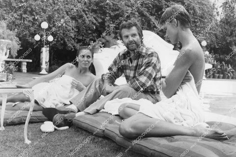 crp-02058 1980 Paul Jenkins interrupts Joanna Cassidy, Cindy Pickett sunbathing Au Naturelle film Night Games crp-02058