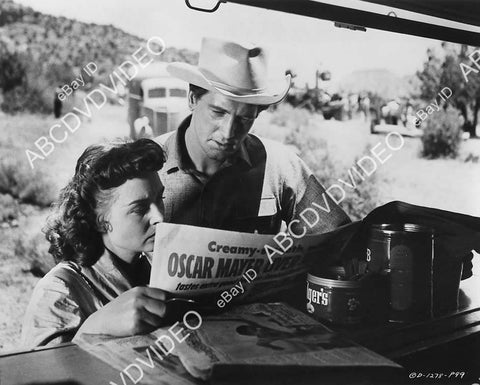 crp-02065 1953 Rock Hudson, Donna Reed at the lunch wagon on location film Gun Fury crp-02065