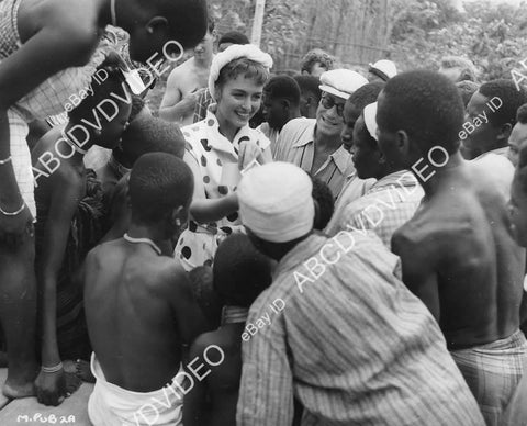 crp-02068 1956 Donna Reed w local African children on location film Beyond Mombasa crp-02068
