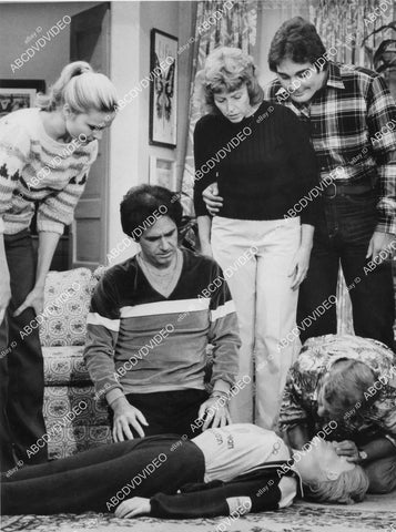 crp-02287 1982 Priscilla Barnes, Richard Kline, Don Knotts w CPR dummy TV Three's Company crp-02287