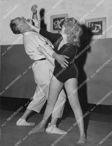 crp-02324 1957 Marilyn Monroe look-alike Toni West judo instructor after mauling by the mob crp-02324