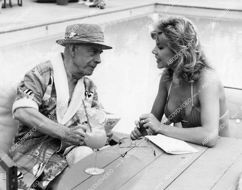 crp-02448 1986 Harry Morgan poolside w Playboy Playmate K.C. Winkler TV Blacke's Magic crp-02448