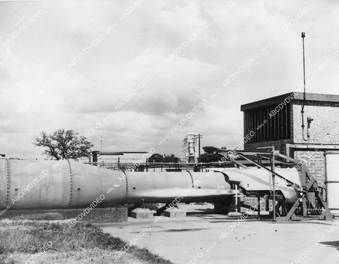 crp-02520 1957 British unveil Spectre Rocket Engine on test bed at DeHavilland Engine Co Leavesden, Hertfordshire crp-02520