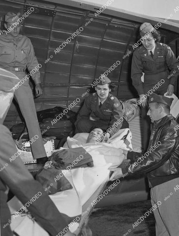 crp-02527 1944 WWII photo nurses Aileen Meares helps wounded fly on C-47s James Scoby, Floyd Walden crp-02527