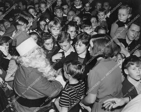 crp-00252 vintage photo Santa Claus ready to take requests from a ton of kids crp-00252