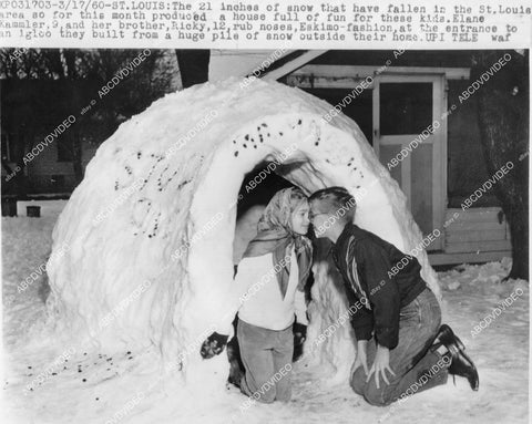 crp-02547 1960 St Louis, Mo kids Elane & Ricky Kammler build igloo snow house crp-02547