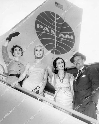 crp-02562 1950's Laurie Le Guay arrives Pan-Am w Australian models Lyn Barker, Ann Felton, Caroline Drury crp-02562