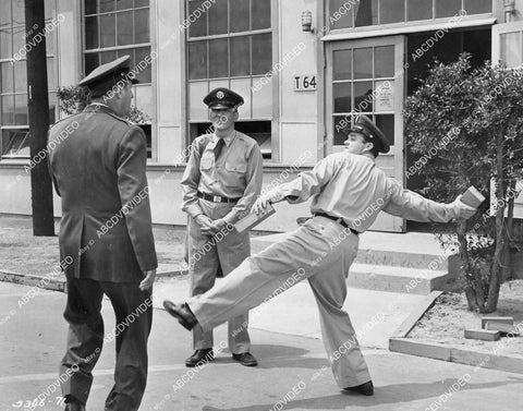 crp-02768 1953 Huntz Hall, Leo Gorcey winding up w a brick Bowery Boys film Clipped Wings crp-02768