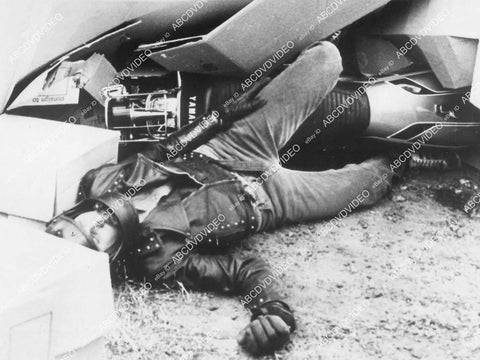 crp-02893 1978 George Lazenby has a motorcycle spill TVM The Newman Shame crp-02893