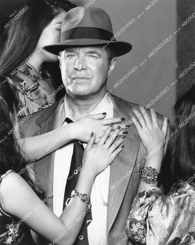 crp-02964 1989 George Peppard surrounded by the babes TVM Man Against the Mob:Chinatown Murder crp-02964