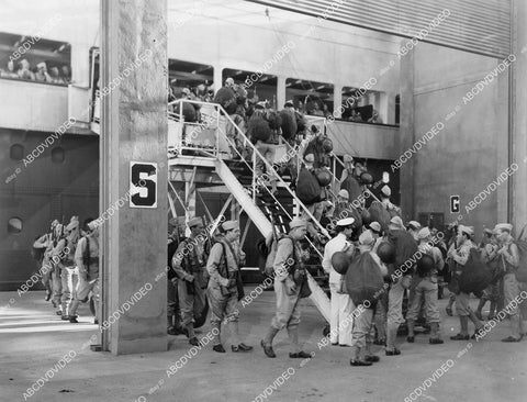 crp-03124 1942 troops loading on the ship film Two Yanks in Trinidad crp-03124