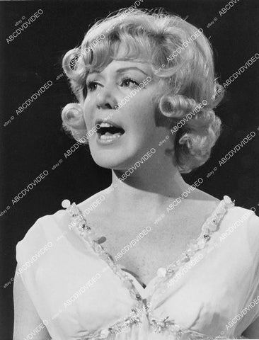 crp-03517 1968 music singer Kathy Kirby TV Showtime crp-03517