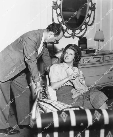 crp-03545 1937 candid director Hamilton MacFadden, Betty Furness Hollywood Champion Knitter crp-03545