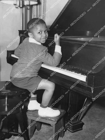 crp-03687 1957 music 7 yo black kid boogie-woogie piano Frank "Sugar Chile" Robinson groovin out crp-03687