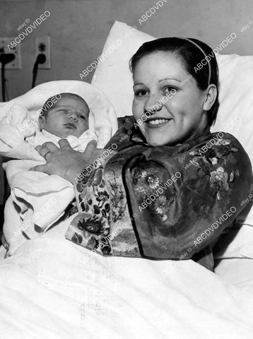 crp-03772 1934 music blues singer Maxine Dailey Lewis w newborn of husband Donald Cook crp-03772