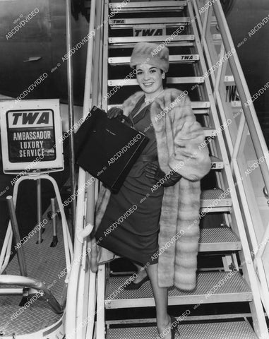 crp-03916 1960's beautiful Linda Cristal traveling on TWA Airlines Ambassador Luxury Service crp-03916