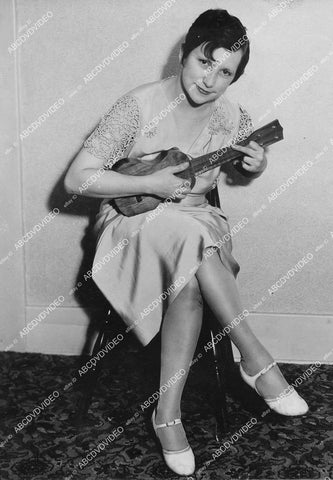 crp-03963 1920's Joan Costello w her ukulele crp-03963