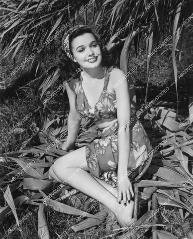 crp-04005 1945 beautiful Lois Collier in her sarong crp-04005