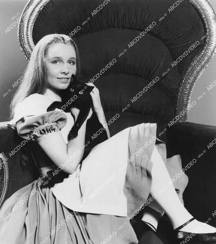 crp-04080 1973 Kate Burton and cat theatrical Broadway play Alice in Wonderland crp-04080