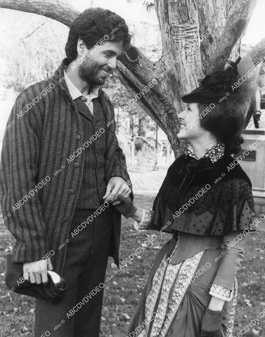 crp-04183 1986 Chris Sarandon, Carrie Fisher building Statue of Liberty docudrama TVM Liberty crp-04183
