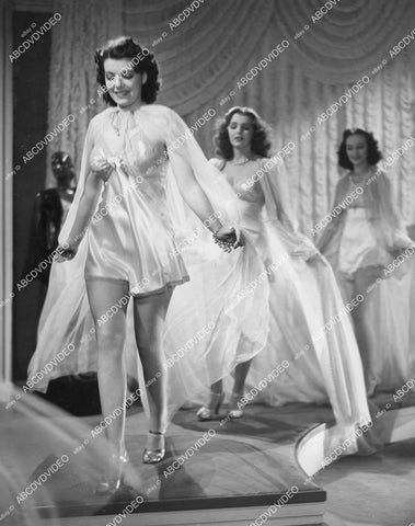 crp-04322 1940 models Kathleen McCormick, Claire James, Jean O'Donnell Pete Smith What's Tour I.Q. crp-04322