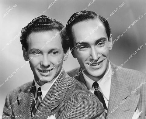 crp-04516 1944 musical novelty act The Two Chords film Stars on Parade crp-04516