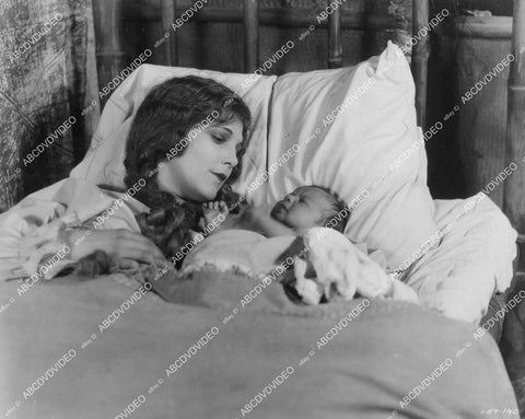 crp-04727 1924 Leatrice Joy w her newborn silent film The Marriage Cheat crp-04727
