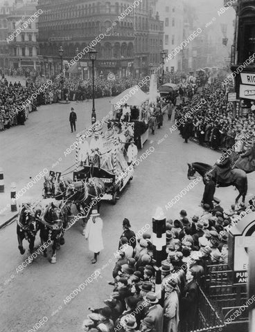 crp-04729 1935 news photo New Lord Mayor of London, Sir Percy Vincent on float Lord Mayor's Show crp-04729