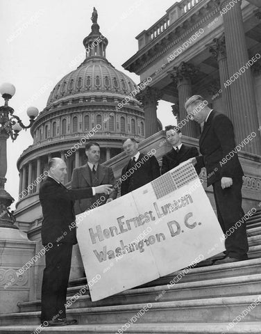 crp-04730 1938 news photo Sen Ernest Lundeen, Minn gets giant postcard support bill sick leave postal employees crp-04730