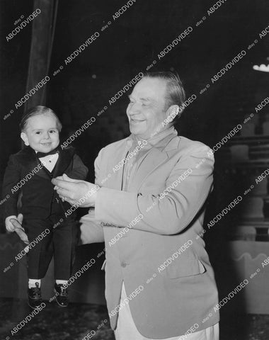 crp-04818 1934 George Brasno, Wallace Beery on set film The Mighty Barnum crp-04818