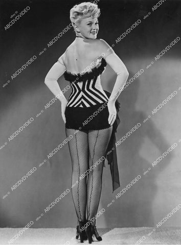 crp-04932 1943 Goldwyn Girl Diana Mumby in nylon fishnets voted Most Cuddlesome Blonde crp-04932