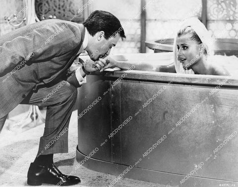 crp-00503 1966 Robert Vaughn Donna Michelle in the bathtub film One Spy Too Many crp-00503