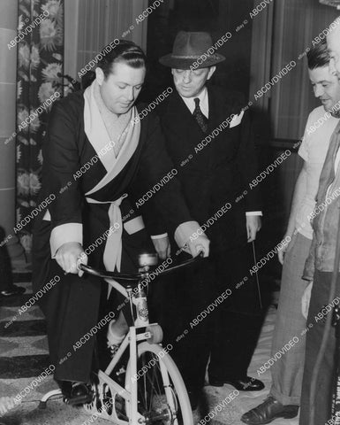 crp-05079 1941 director Alexander Hall watches Robert Montgomery exercise bicycle film Here Comes Mr Jordan crp-05079