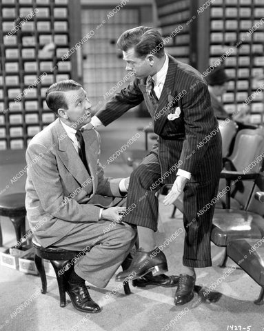 crp-05434 1948 Clinton Sundberg sells Mickey Rooney shoes film Words and Music crp-05434