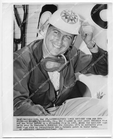 crp-00551 1957 news photo auto racing Al Herman w Pennsylvania Dutch anti hex sign for good luck in race crp-00551