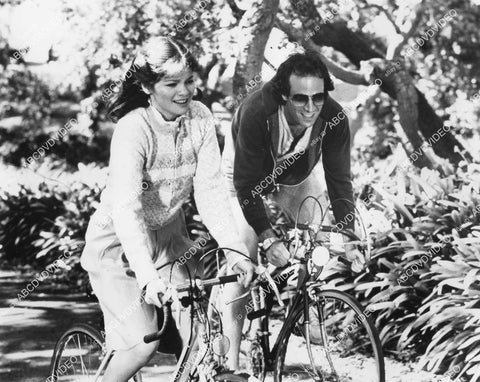 crp-05550 1981 Valerie Bertinelli, Robert Desiderio bicycle ride TVM The Princess and the Cabbie crp-05550