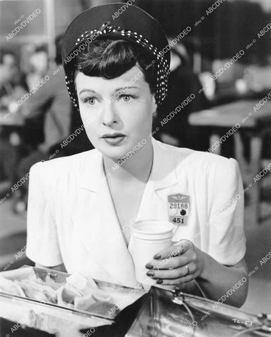 crp-00566 1943 Ruth Hussey w her box lunch film Tender Comrade crp-00566