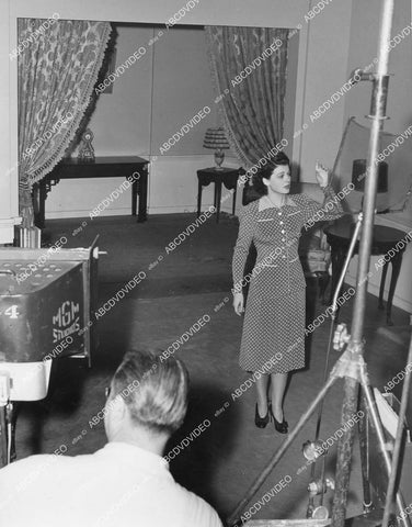 crp-00567 1940 Ruth Hussey and the MGM movie cameras on set film Flight Command crp-00567