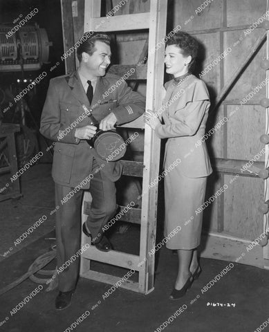 crp-00568 1948 Ruth Hussey Roger Dann relaxing at Republic Studios film I, Jane Doe crp-00568