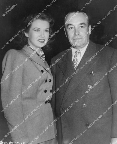 crp-05789 1946 candid Ruth Warrick w producer Phil L Ryan on set film Perilous Holiday crp-05789