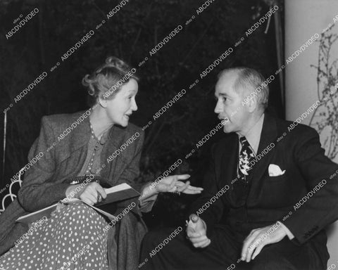 crp-05812 1941 Hedda Hopper visits director Theodore Reed on set film Her First Beau crp-05812