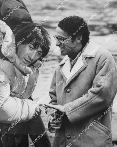 crp-05829 1970 candid Dustin Hoffman, director Arthur Penn on location film Little Big Man crp-05829