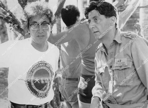 crp-05841 1983 director Nagisa Oshima, Tom Conti on location film Merry Christmas Mr Lawrence crp-05841