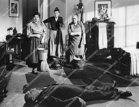 crp-05914 1941 cleaning ladies Una O'Connor, Almira Sessions, Dorothy Vaughan film Three Girls About Town crp-05914