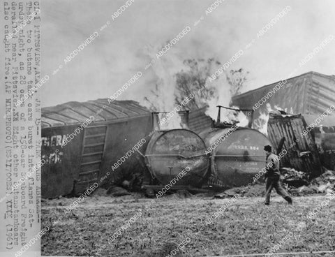 crp-05951 1961 trains railroad accident butane tank cars burn in Pittsview, Atlanta crp-05951