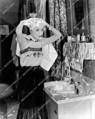 crp-06272 1924 photo Constance Talmadge portrait f washing her hair silent film The Goldfish crp-06272